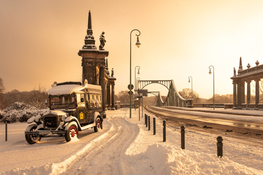 Oldtimer vor der Glienicker Brücke