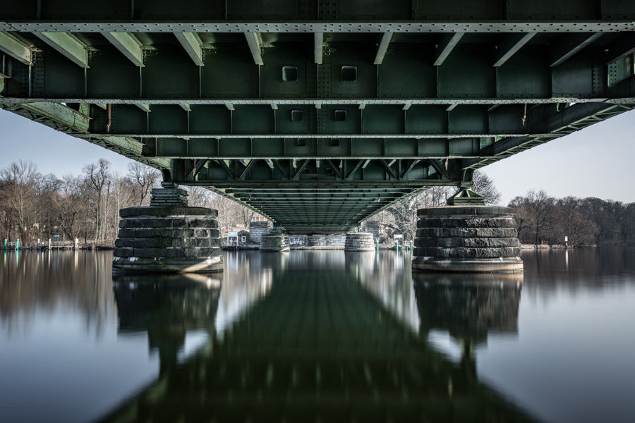 Die Glienicker Brücke unten.